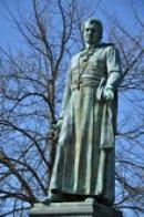 Detail sochy zakladatele lázní.