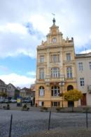 Náměstí Míru - bývalá budova spořitelny.
