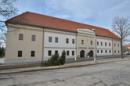 Zámek a muzeum hasičského hnutí.