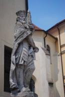 Detail sochy na východní straně kostela sv. Jiljí.