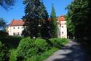 Příjezd k bývalé tvrzi.