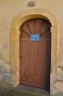Dveře do kostela.