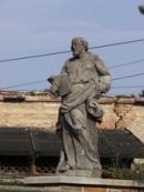 Plastiky u zdejšího barokního kostela..