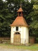 Pozdně barokní kaplička.