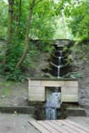 Voda přitéká od Boženiny studánky k Oldřichovu dubu.
