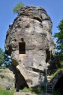 Pohled na skalní hrad.