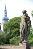 Živel vzduchu, v pozadí kostel sv. Jiljí.