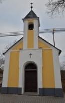 Průčelí kapličky.