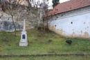Pomníček u kostela sv. Prokopa.