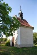 Nedaleká kaple sv. Václava.
