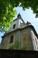 Průčelí kostela sv. Jana Křtitele.