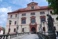 Lnáře