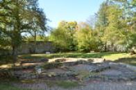 Základy kostela sv. Kříže.