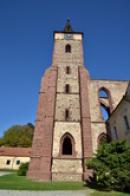Věž klášterního kostela od jihu.