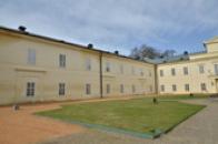 Pohled na jižní křídlo.