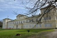 Pohled na zahradní průčelí.