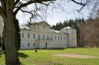 Pohled na zahradní průčelí od severu.