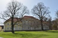 Hlavní budova hospodářského dvora.