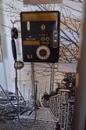Nástěnný telefonní automat.