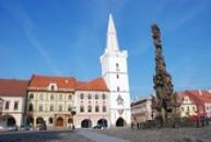 Radnice a sloup nejsvětější trojice na Mírovém náměstí.
