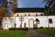 Horní zámek vystavěný stylem saské pozdní gotiky.
