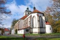 Zdejší kostel Povýšení sv. Kříže.
