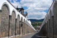 Dlouhá jízda - cesta k zámku vysekaná ve skále.