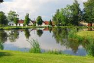 Rybník na malebné návsi.