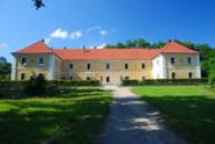 Hospodářská budova zamku.