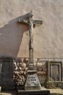 Kříž u kostela Nanebevzetí Panny Marie.