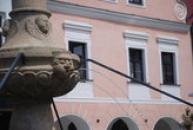 Detail kašny na Masarykově náměstí.