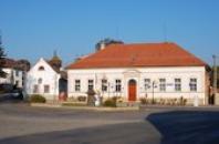 Náves v Hořešovicích.