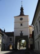Pražská brána, pohled z Pražské ulice.