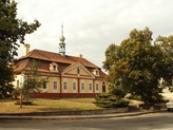 Památník Antonína Dvořáka.