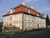 Barokní budova fary.