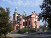 Barokní kostel Nanebevzetí Panny Marie z roku 1744.