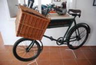Historický bicykl v motocyklovém muzeu.