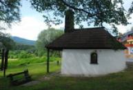 Kaplička sv. Barbory ve směru na Špičák.