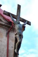 Kříž u zdejšího kostela.