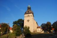 Klenot románského stavitelství - kostel Stětí sv. Jana Křtitele.