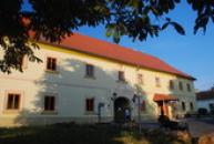 Usedlost, na jejímž místě stávala dávná tvrz.