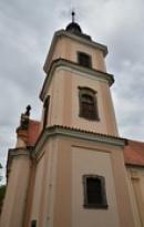 Věž kostela sv. Mikuláše.