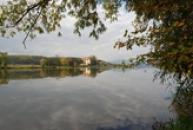 Pohled na kostel sv. Kateřiny na protějším břehu Labe.