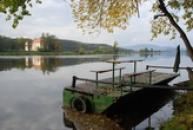 Malebné místo u Labe s pohledem na kostel sv. Kateřiny.