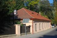 Zahradní domek zámku s expozicí Ulriky von Lewetzov.