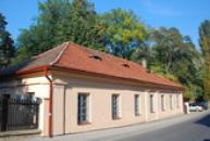 Domek, v němž je umístěna expozice Ulriky von Lewetzov.