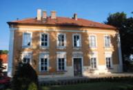 Budova zdejší školy.