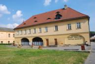 Muzeum Boženy Němcové a Textilní muzeum.
