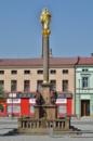 Mariánský sloup na náměstí.