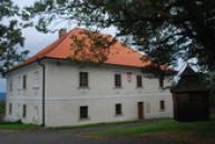 Fara u kostela sv. Jakuba Většího.